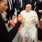 Fan le regala playera de las Chivas al Papa Francisco y su reacción fue imperdible