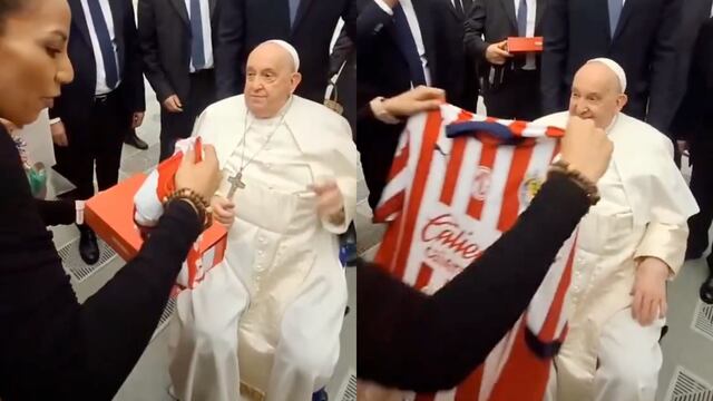 Fan le regala playera de las Chivas al Papa Francisco