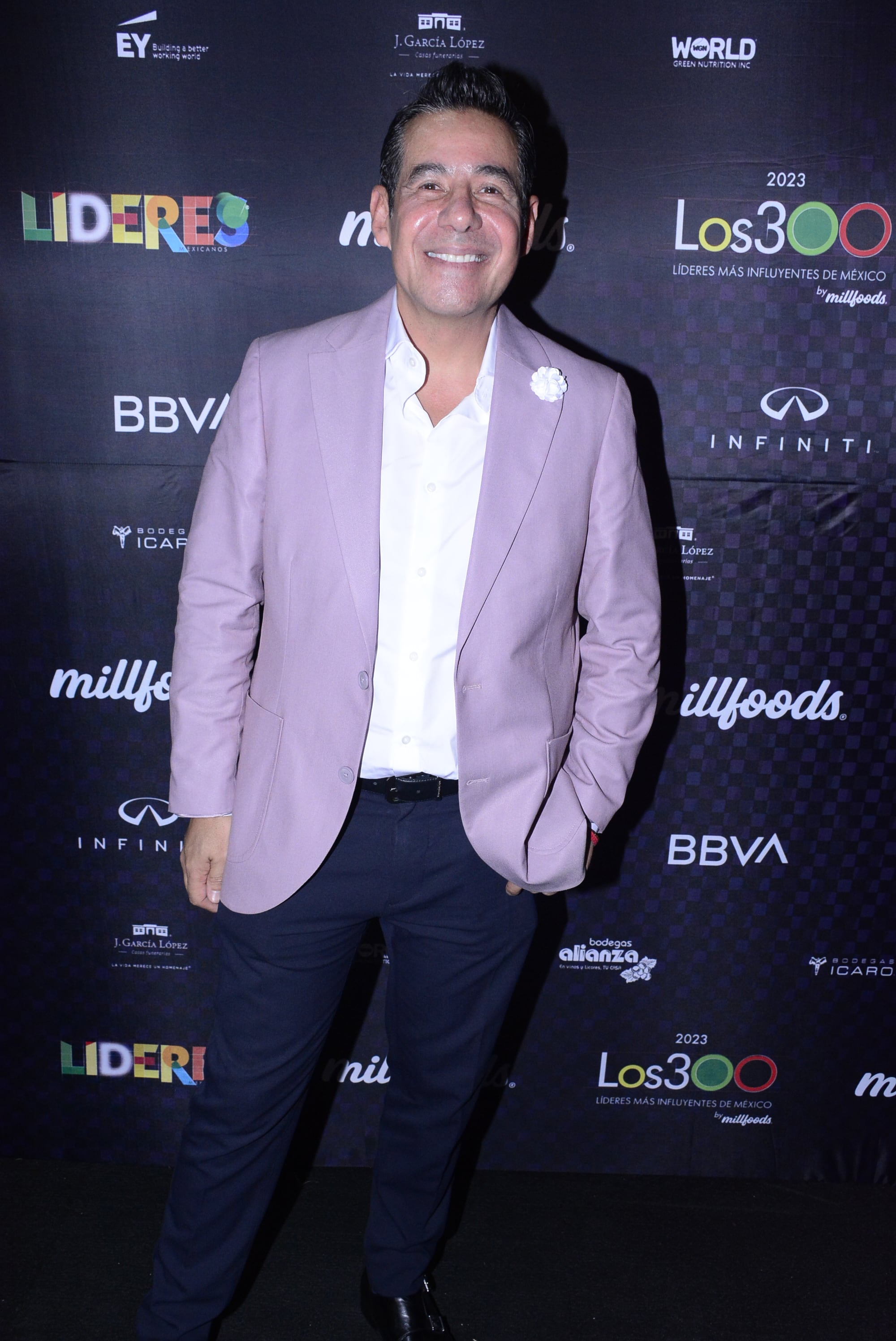 Yordi Rosado, conductor.