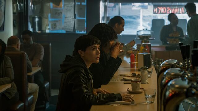 Elliot Page como Viktor Hargreeves