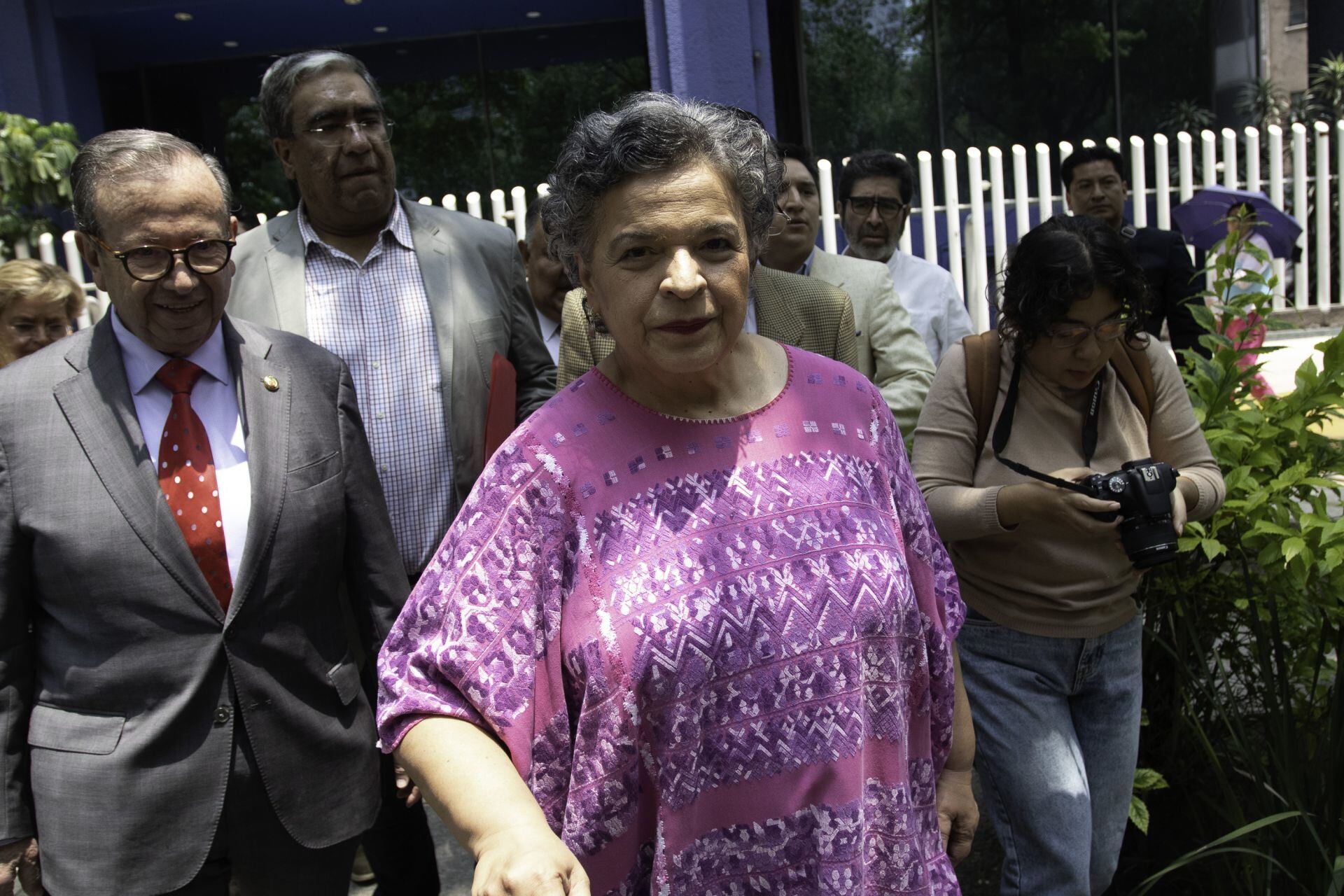 Beatriz Paredes se registra