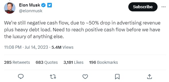 Elon Musk hablando de la perdida de la mitad de ingresos publicitarios en Twitter