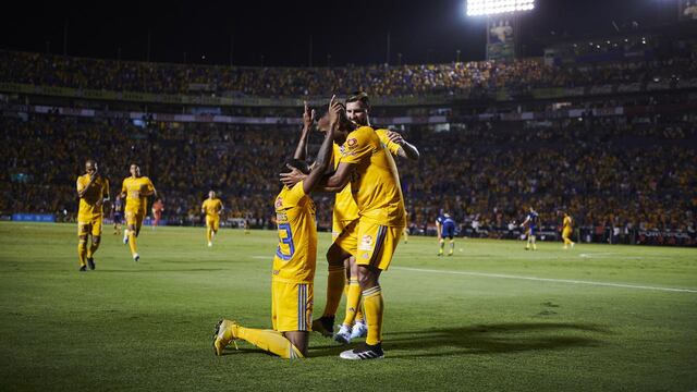 Tigres festeja el segundo de la noche.