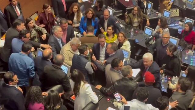 Pleito en el Senado de México