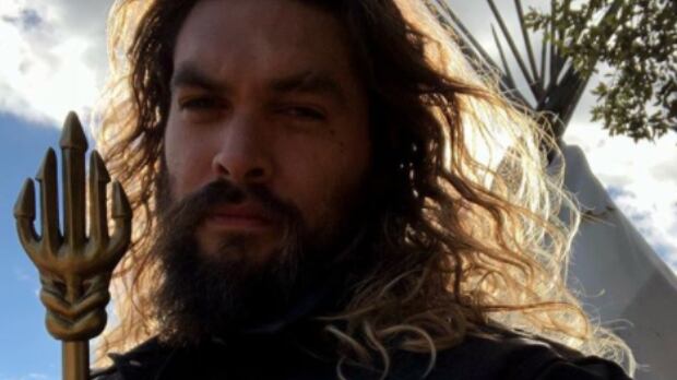Jason Momoa lleva felicidad a niños ingresados en un hospital