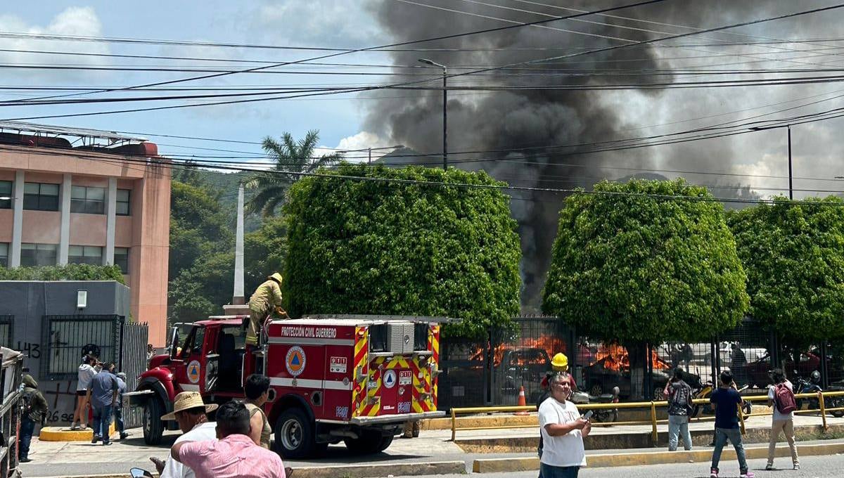 Normalistas de Ayotzinapa se manifiestan