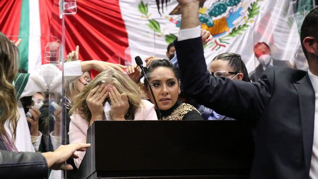 María de los Ángeles Huerta (centro)