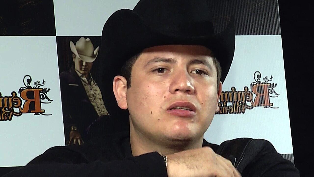 Denuncian a Remmy Valenzuela por golpear a su primo y novia