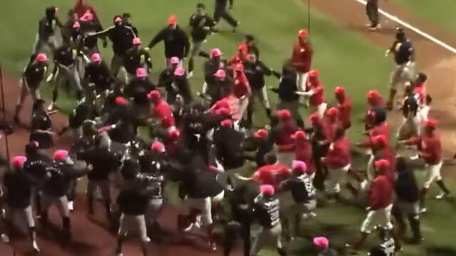 Campal entre Diablos Rojos y Mariachis de Guadalajara