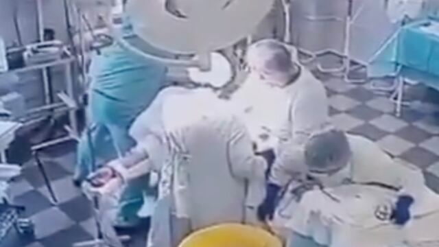 Terremoto en Rusia sorprende a médicos en medio de cirugía