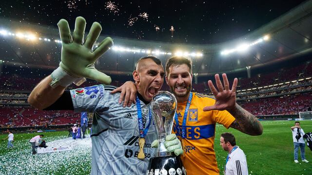 Nahuel Guzmán y André-Pierre Gignac