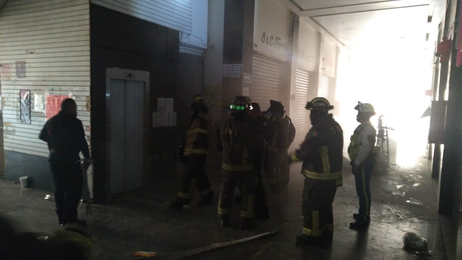 Incendio en Plaza Volcán en alcaldía Cuauhtémoc