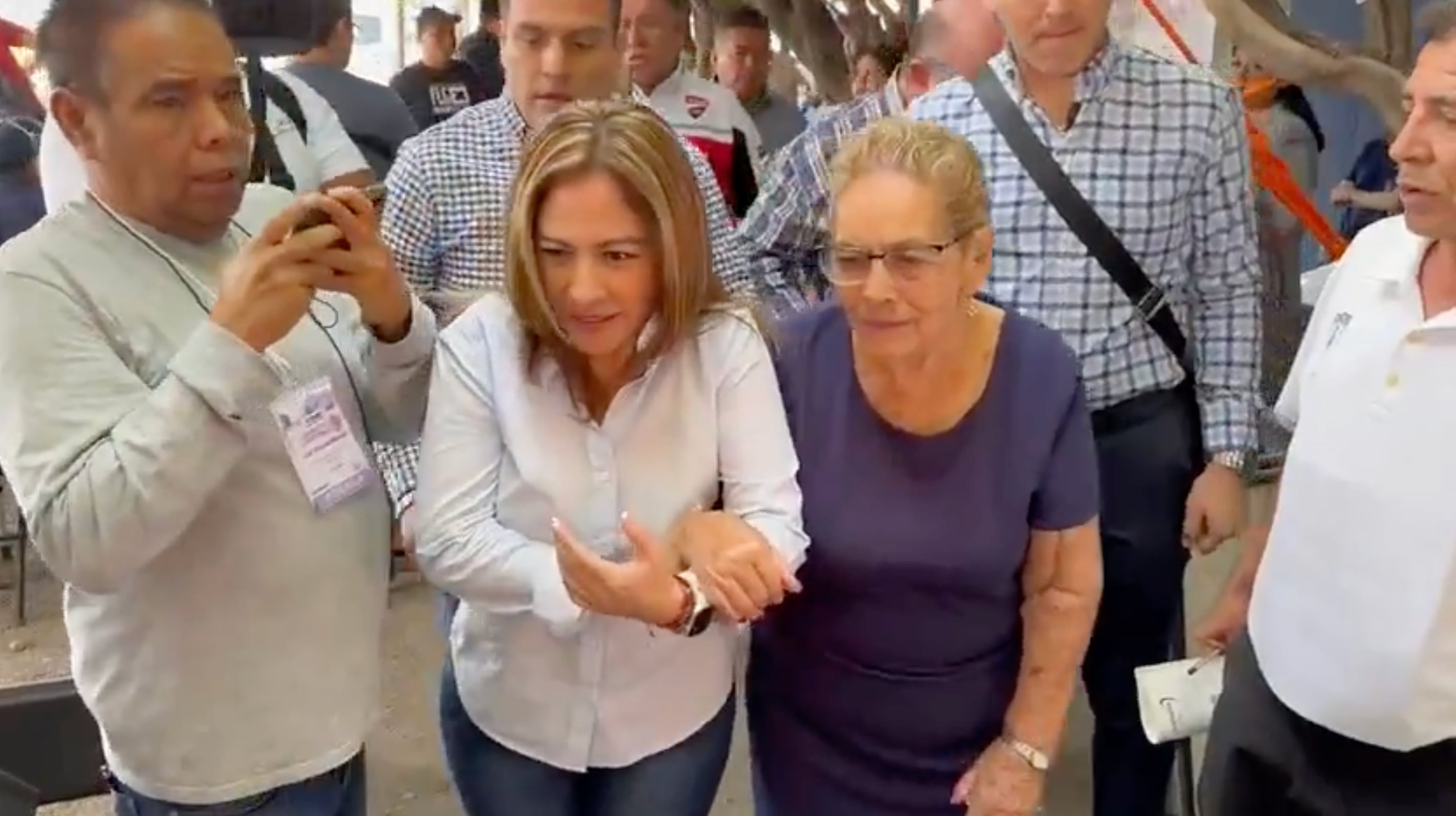 Elecciones Morelos 2024; Lucy Meza arriba a la casilla electoral donde votará