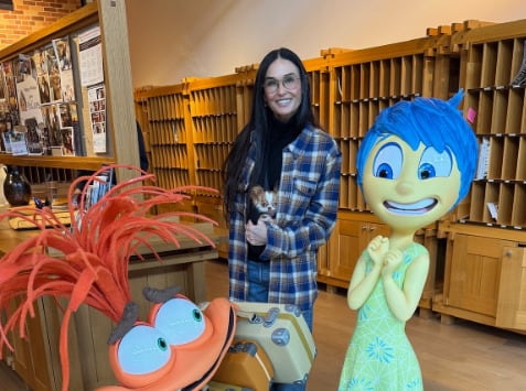 Demi Moore luce hermosa a sus 62 años