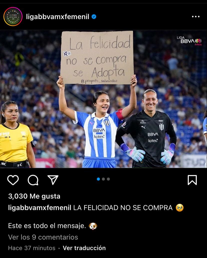 Rayadas de Monterrey y el Club León Femenil promueven la adopción de mascotas en la Liga MX Femenil.