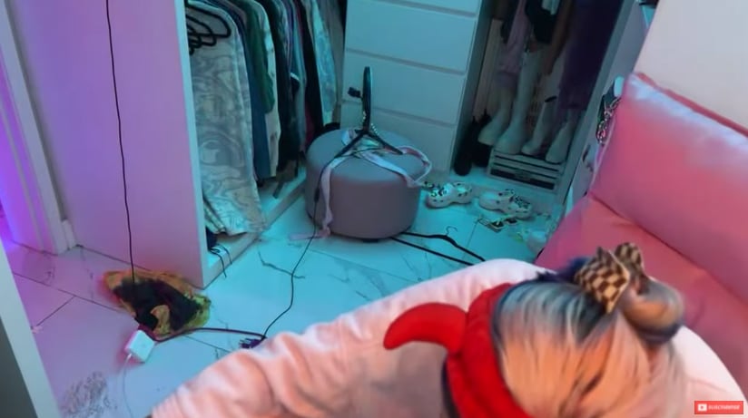 Daniela Rodrice muestra el desorden de su habitación