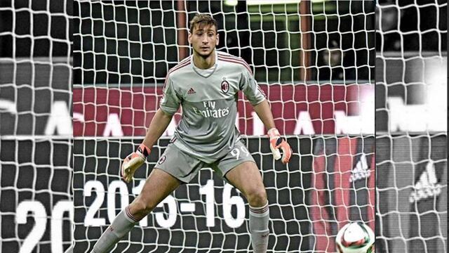 Gianluigi Donnarumma, de sólo 16 años, es el portero titular de A.C Milán tras el mal comienzo de Milán. 