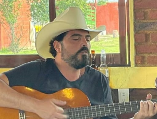 Francisco Ugalde, hermano de Ana Bárbara