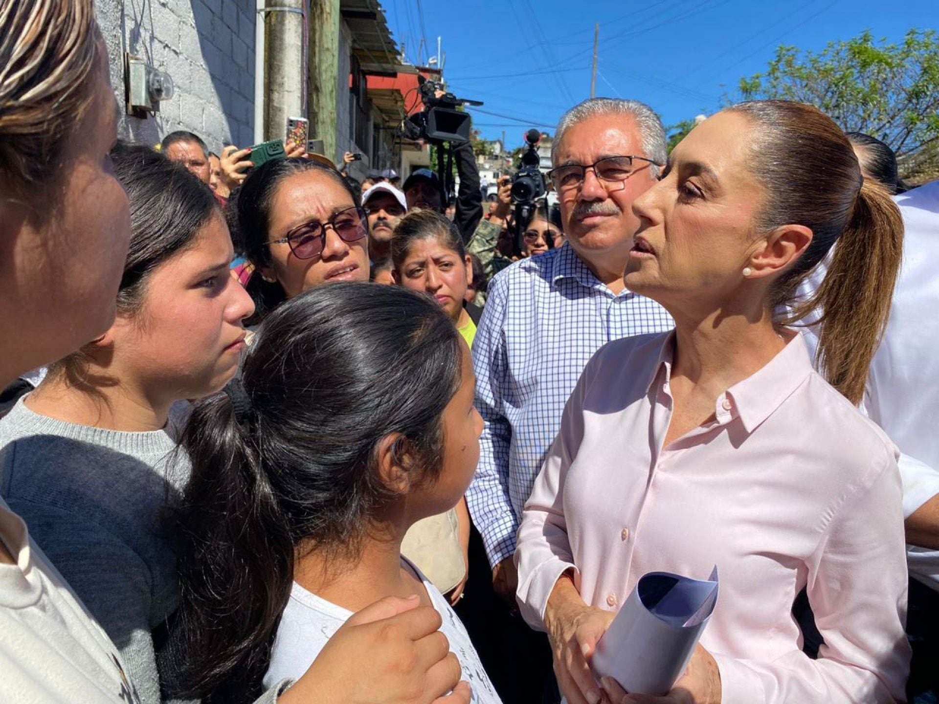 Claudia Sheinbaum ordena brigadas de censo del Bienestar, limpieza y alimentación