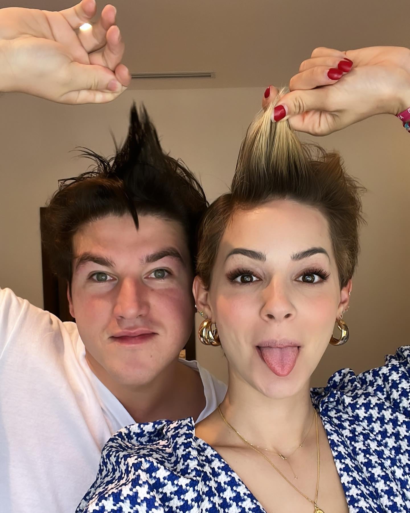 Samuel García y Mariana Rodríguez