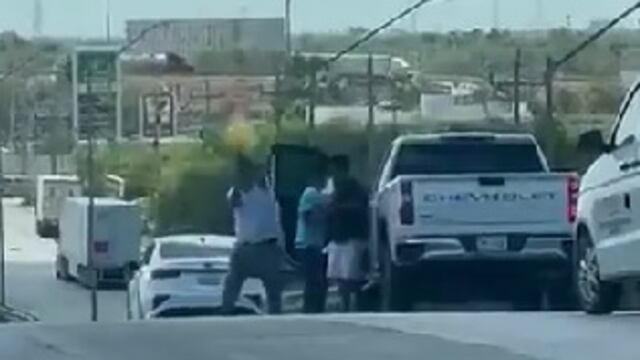 VIDEO: Roban camioneta a conductor en carretera Reynosa-Río Bravo, a plena luz del día