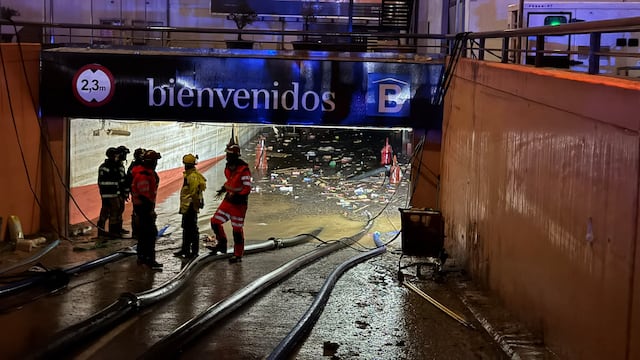 Drenan agua en estacionamiento de Bonaire, Valencia