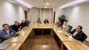 Zoé Robledo y Rafael Olivos analizan mejora salarial para trabajadores del IMSS