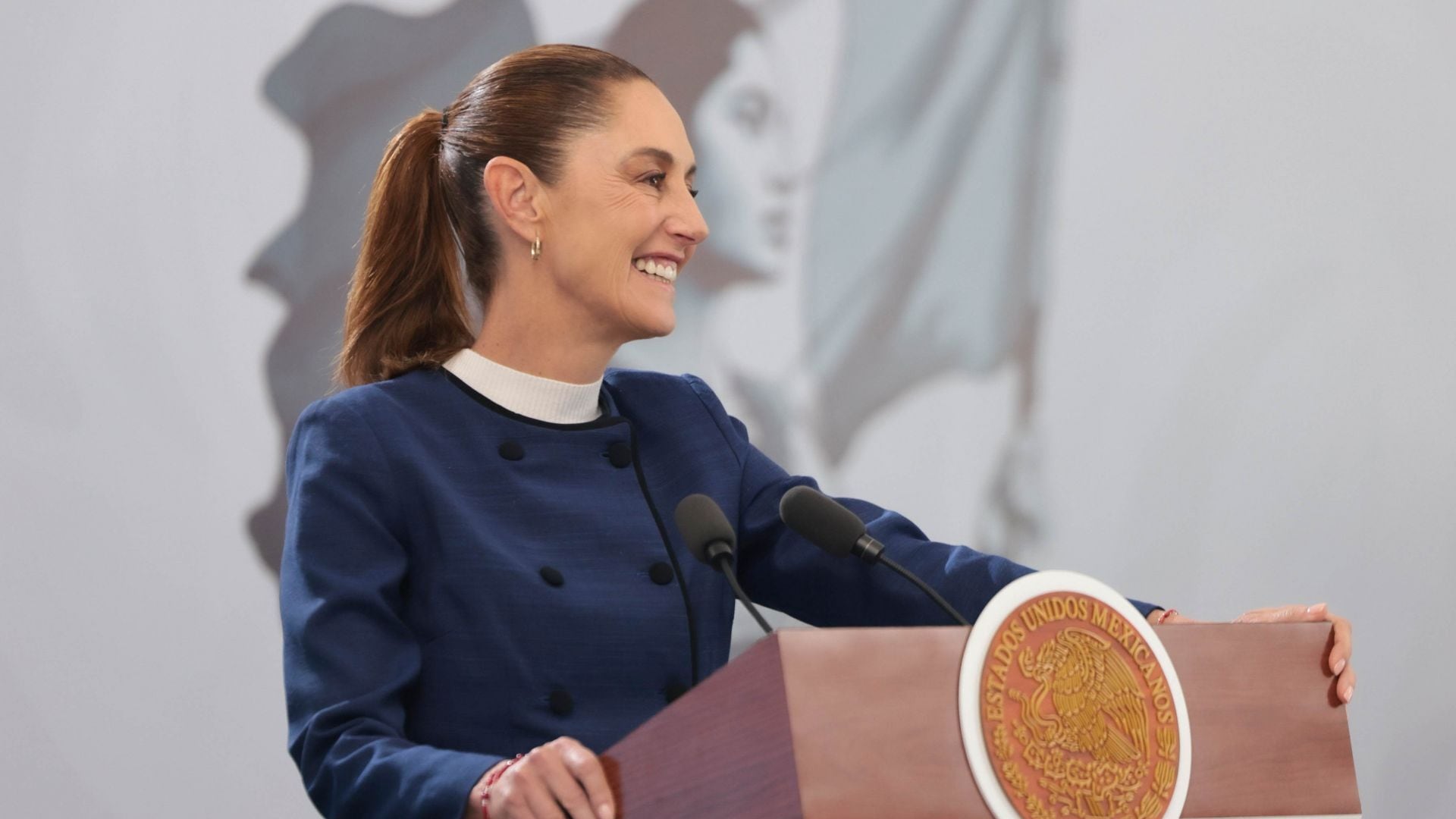 Sheinbaum destaca marchas pacíficas del 8M y acusa actos violentos encabezados por hombres