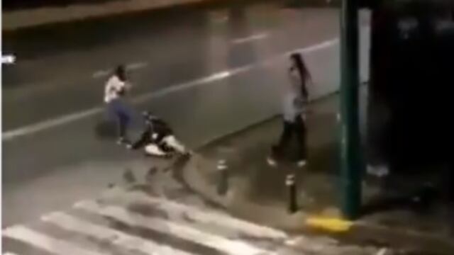 Trabajadoras sexuales golpean a hombre