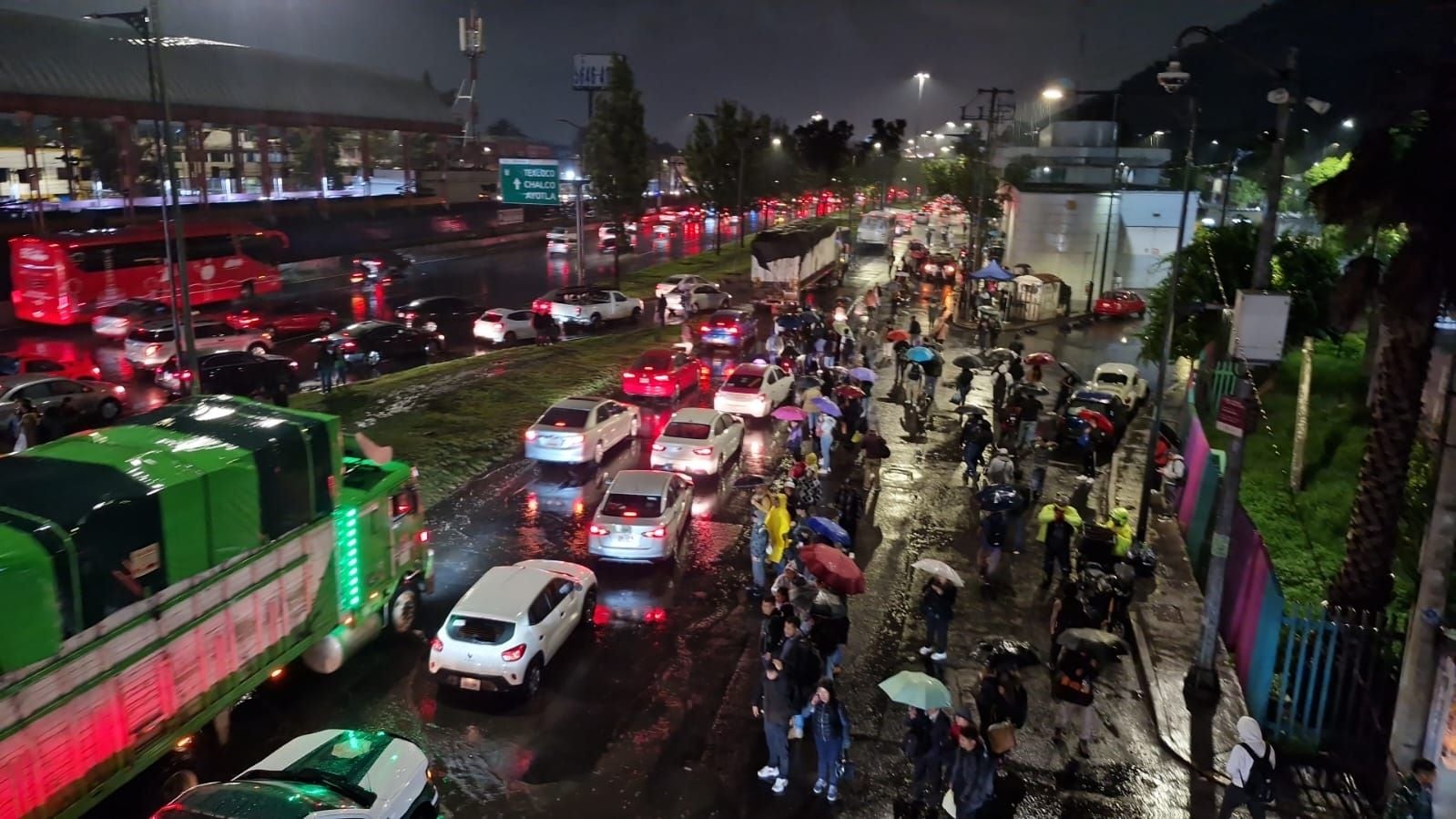 Video de la inundación en estación Guelatao del Metro CDMX del 25 de junio de 2025