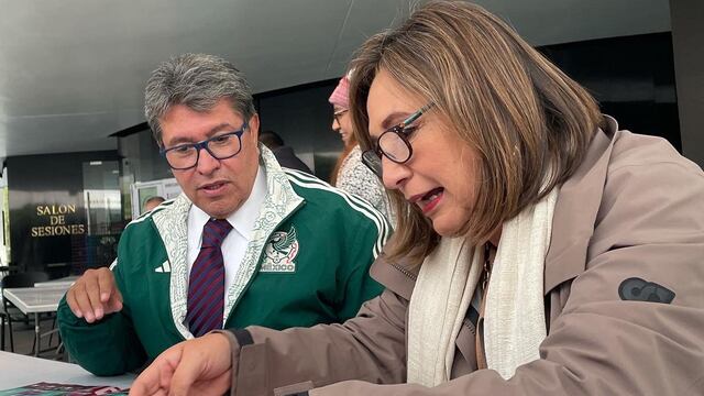 Ricardo Monreal y Xóchitl Gálvez intercambian estampitas