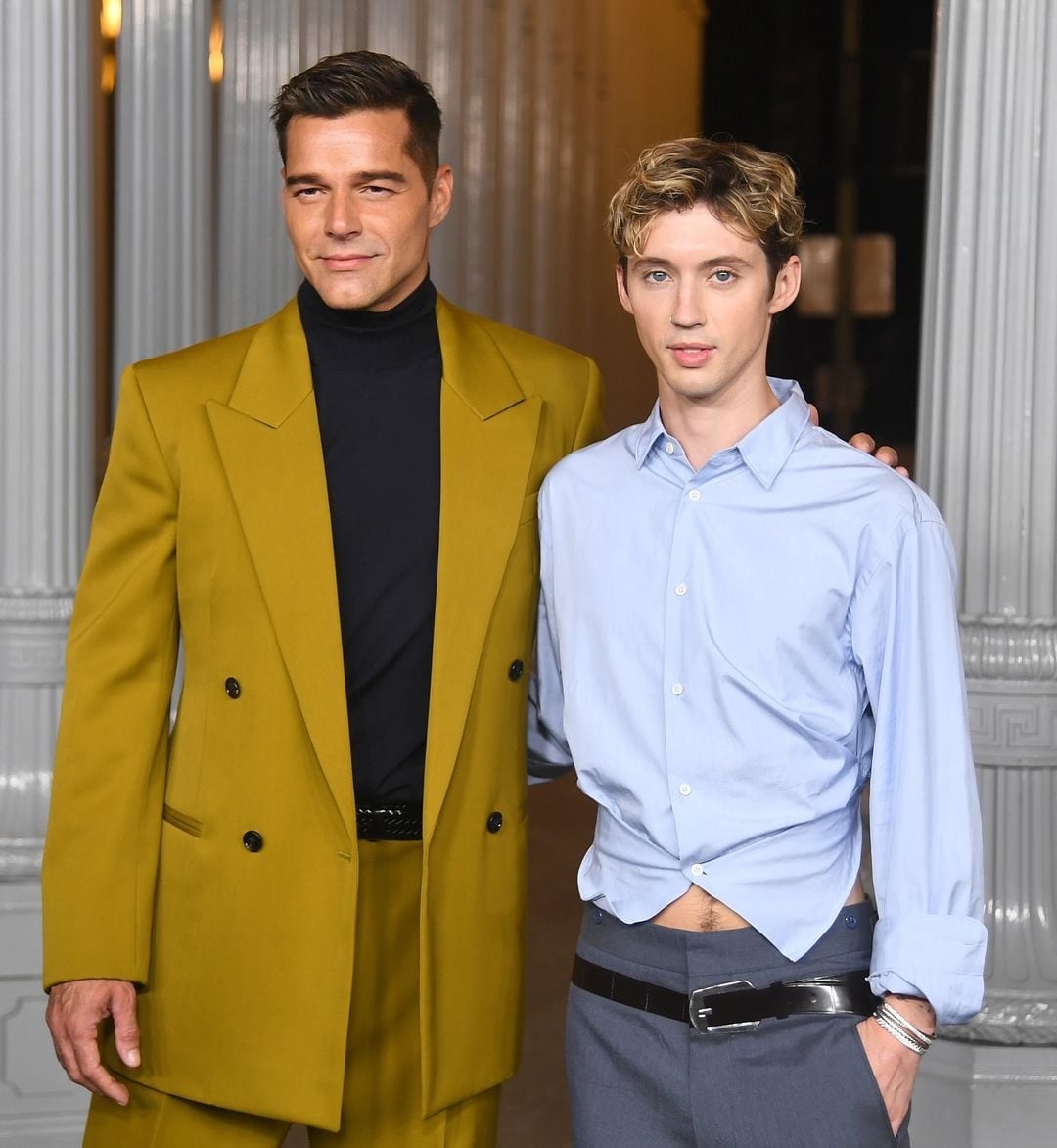 Ricky Martin posa con Troye Sivan.