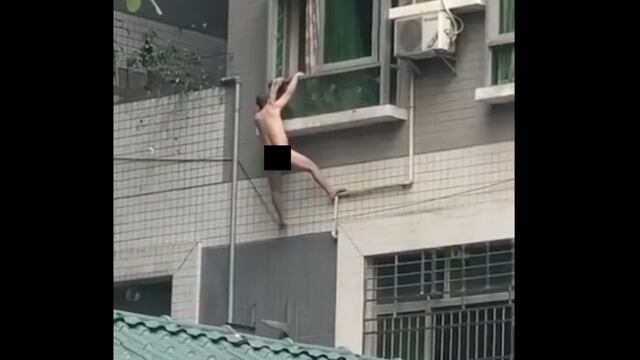Desnudo.