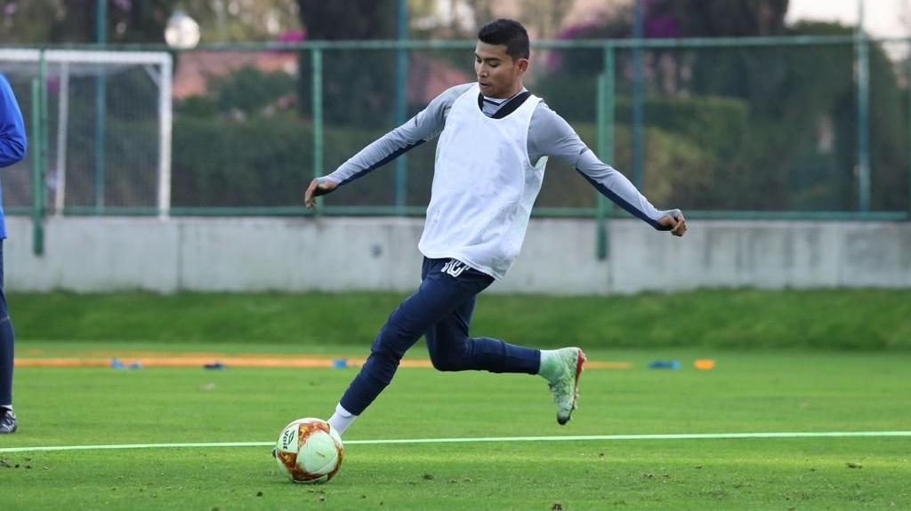 Orbelín Pineda en su primer ensayo como celeste.