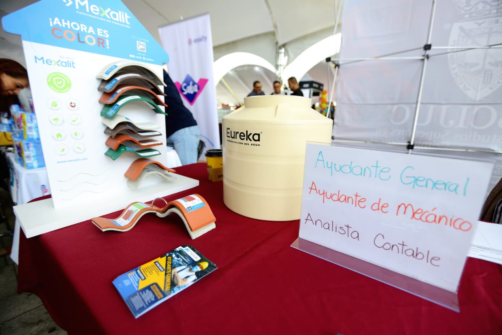 Azucena Cisneros inaugura Feria del Empleo 2025 en Ecatepec