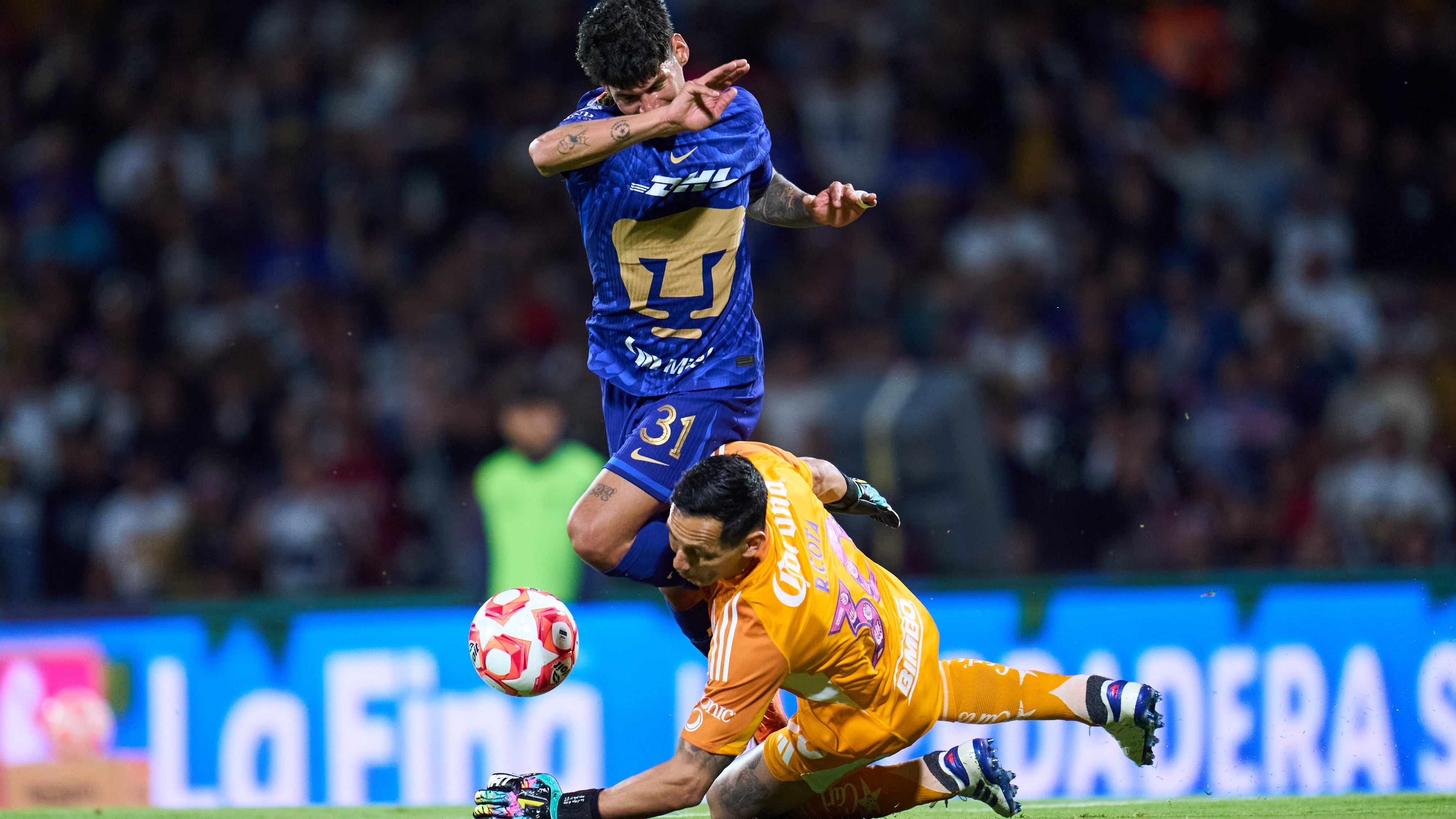 Pumas vence al América con gol de Robert Morales en el Clásico Capitalino