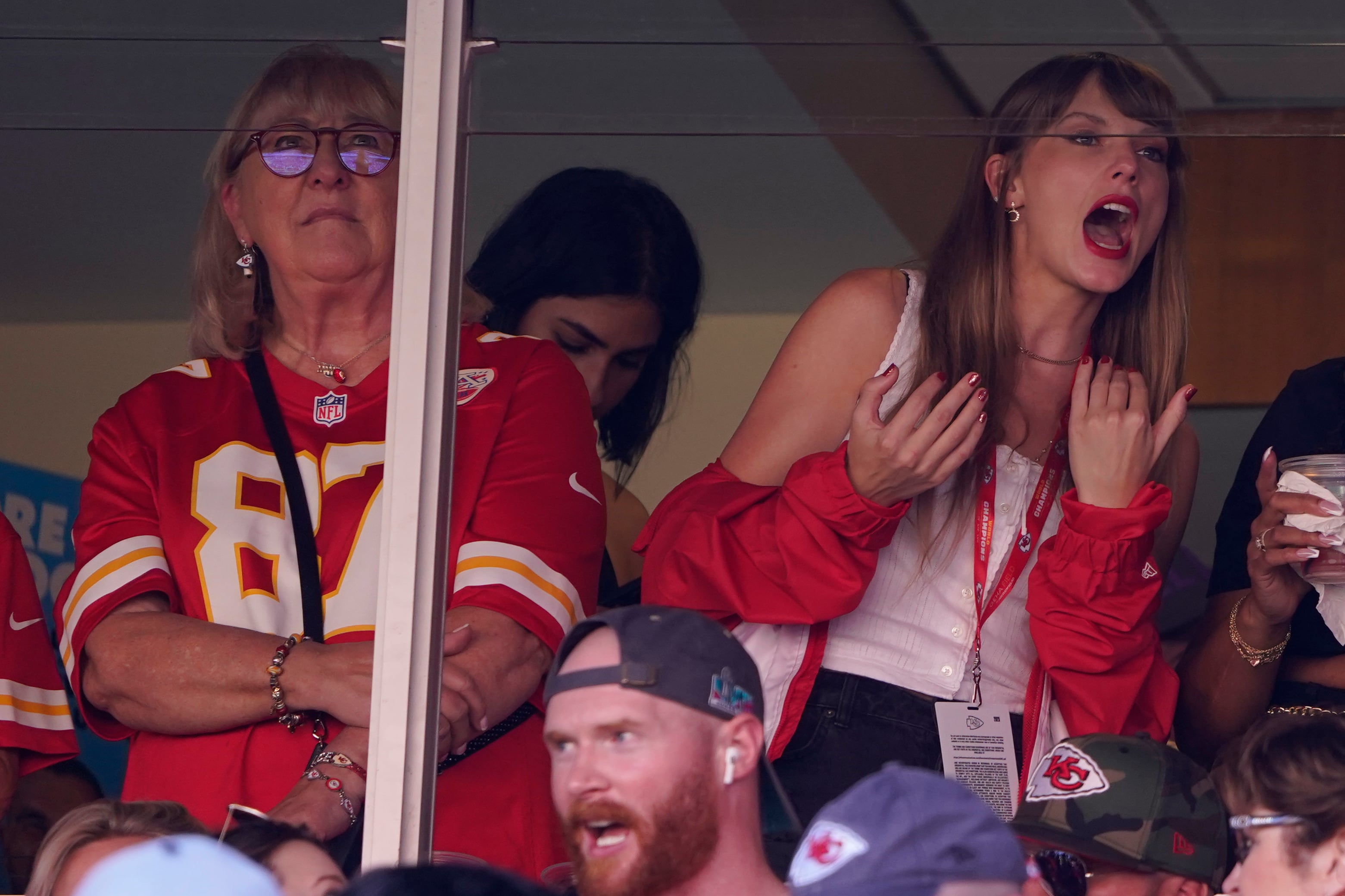 Taylor Swift en el Arrowhead Stadium apoyando a los Kansas City Chiefs en donde juega Travis Kelce