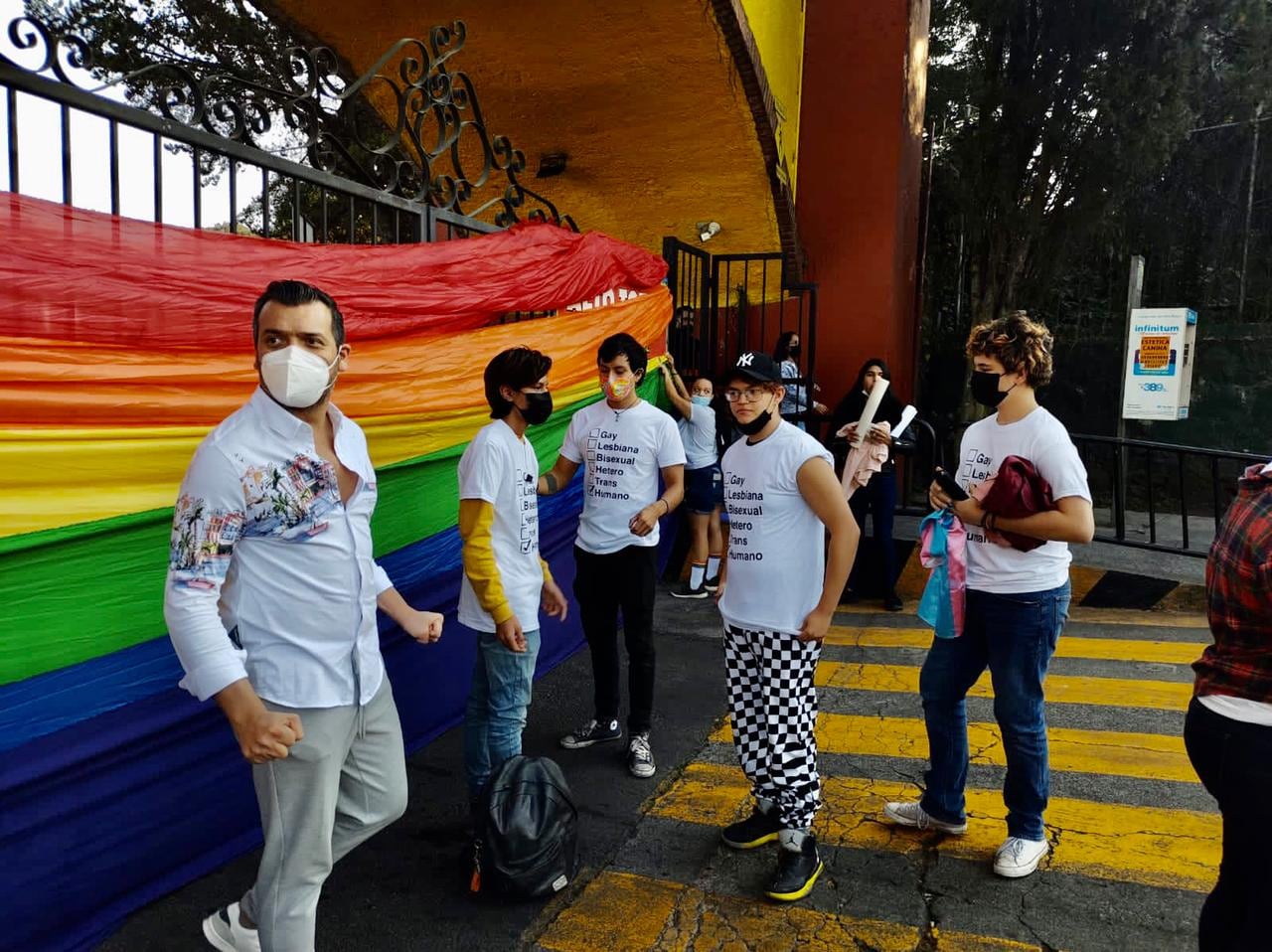 Six Flags es clausurado por la población LGBT