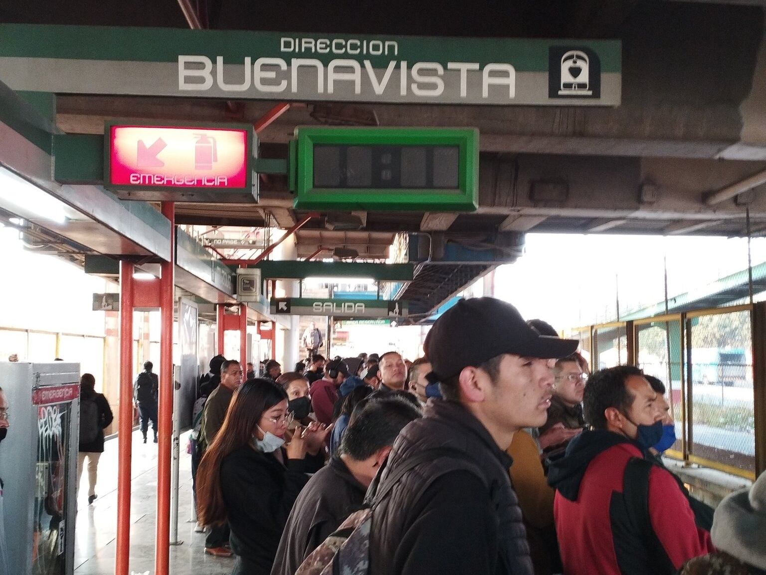 Línea B del Metro CDMX reportan retrasos de al menos 30 minutos