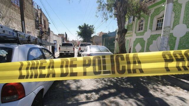 Cuerpo de una bebé es hallado enterrado en el patio de una casa