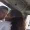 Chofer de camión es grabado “echando novio” mientras conduce, en Puebla