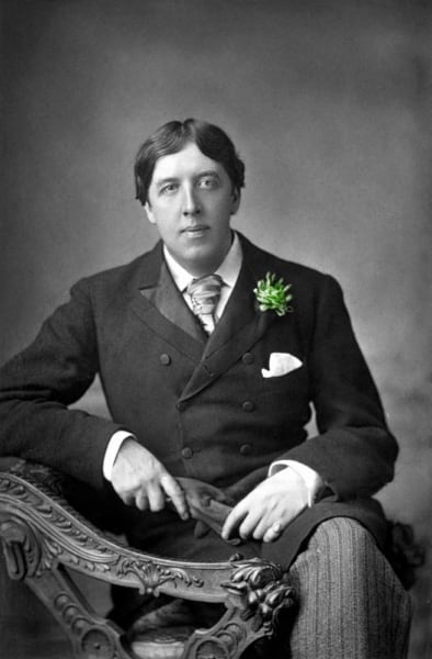 Oscar Wilde con un clavel verde