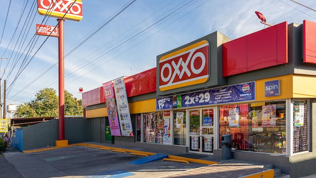 OXXO invertirá más de 10 mdp en Macuspana como parte del plan nacional de FEMSA.