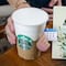 El vaso reusable de Starbucks que te regalarán por el Día de la Tierra al comprar cualquiera de estas bebidas