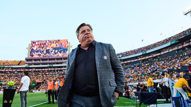 Piojo Herrera con Xolos.