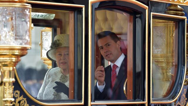 EPN junto a la reina Isabel II