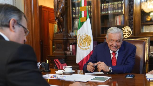 AMLO tiene llamada con Joe Biden