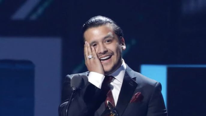 Christian Nodal ganando un Premio Latin Grammy