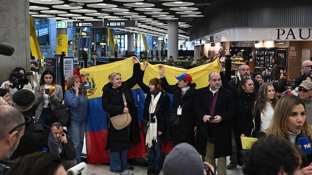 Llegan a Madrid 5 presos políticos españoles liberados por Venezuela