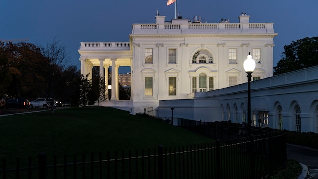 Servicio Secreto dispara contra hombre sospechoso cerca de la Casa Blanca.